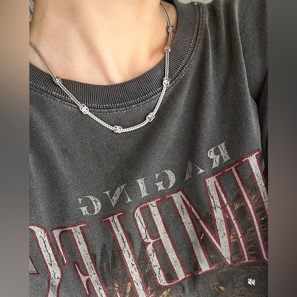 CHANEL 24B Mid Length Mini CC necklace in SILVER - Picture 4 of 5